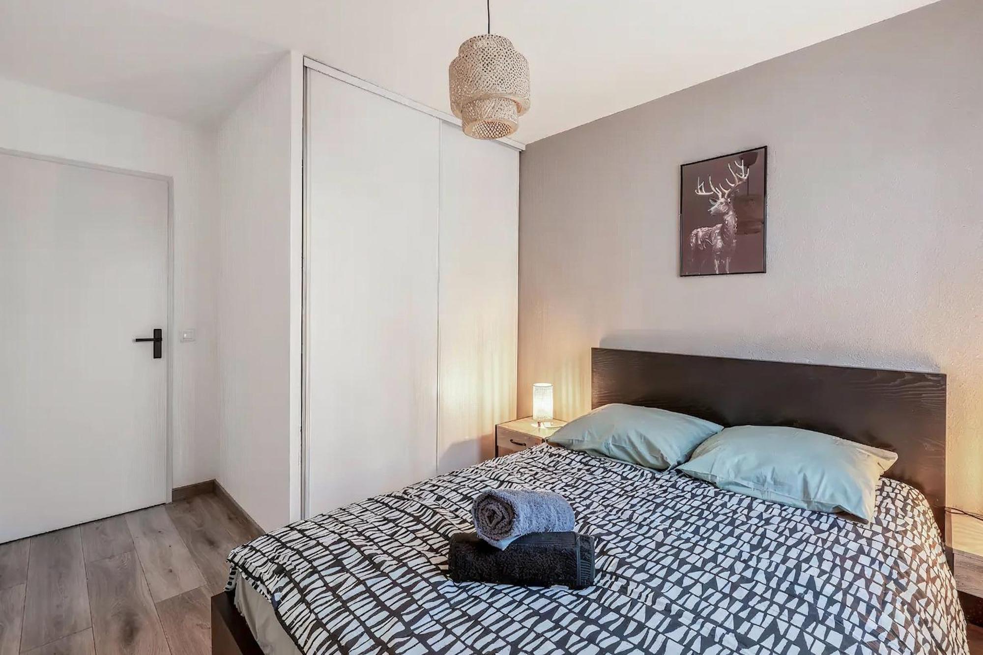 Superbe Appartement - Parking Gratuit - 4 Personnes Шамбери Экстерьер фото