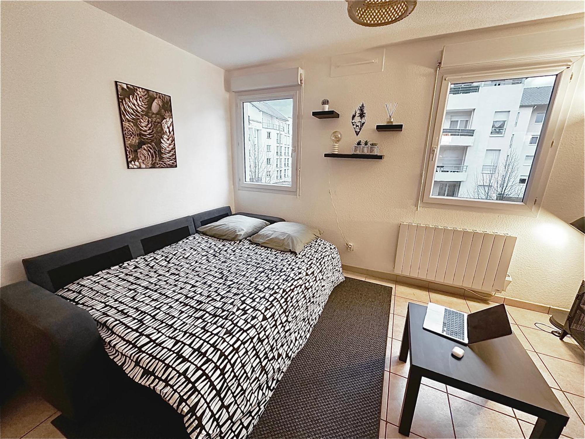 Superbe Appartement - Parking Gratuit - 4 Personnes Шамбери Экстерьер фото